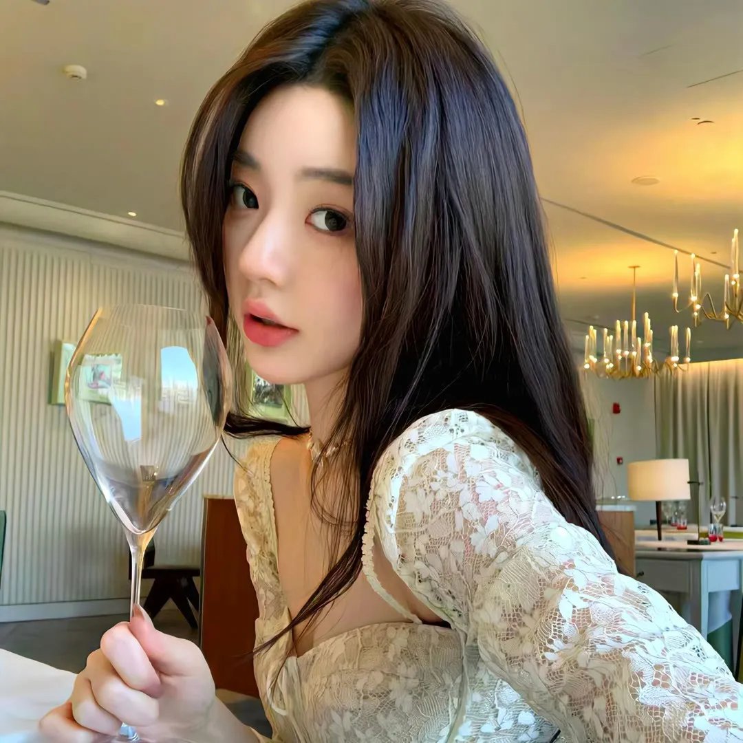皎若云间月