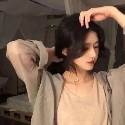 战火中的花蕾